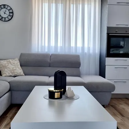 Apartment Dreams *